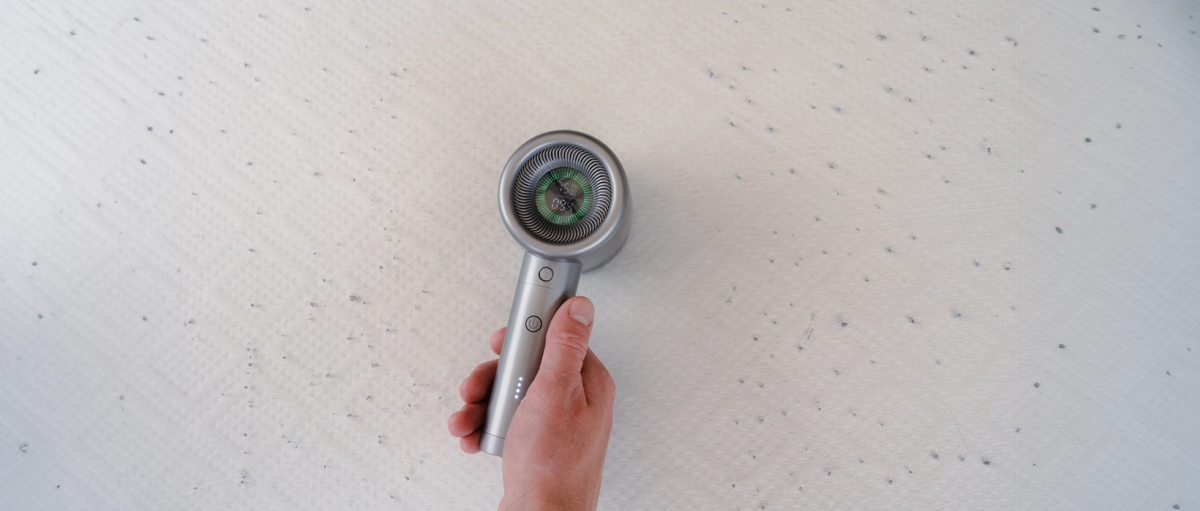 Fuzz Genie wordt gebruikt op bed